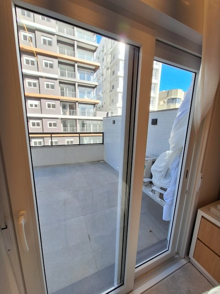 APTO DECORADO COM GARDEN DE FRENTE !! JUNTO A PRAÇA BOIANOVISKI: 2ª foto da galeria de imagens do imóvel