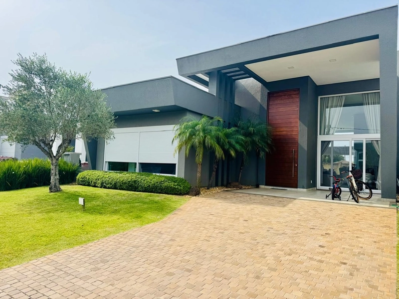 CASA NO CONDOMÍNIO COM INFRAESTRUTURA PREMIUM