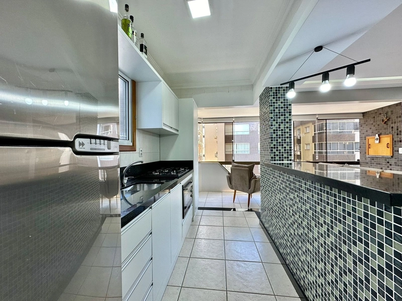 APARTAMENTO MOBILIADO COM TRÊS DORMITÓRIOS NA ZONA NOVA: 10ª foto da galeria de imagens do imóvel