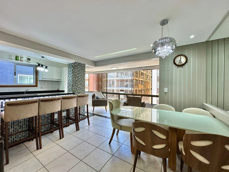 APARTAMENTO MOBILIADO COM TRÊS DORMITÓRIOS NA ZONA NOVA: 4ª foto da galeria de imagens do imóvel