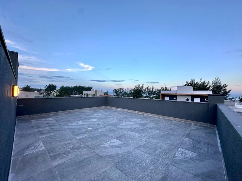 CASA BEIRA-MAR NOVA COM TERRAÇO E VISTA PARA O MAR: 36ª foto da galeria de imagens do imóvel