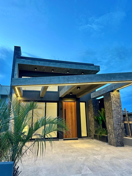 CASA BEIRA-MAR NOVA COM TERRAÇO E VISTA PARA O MAR: 2ª foto da galeria de imagens do imóvel