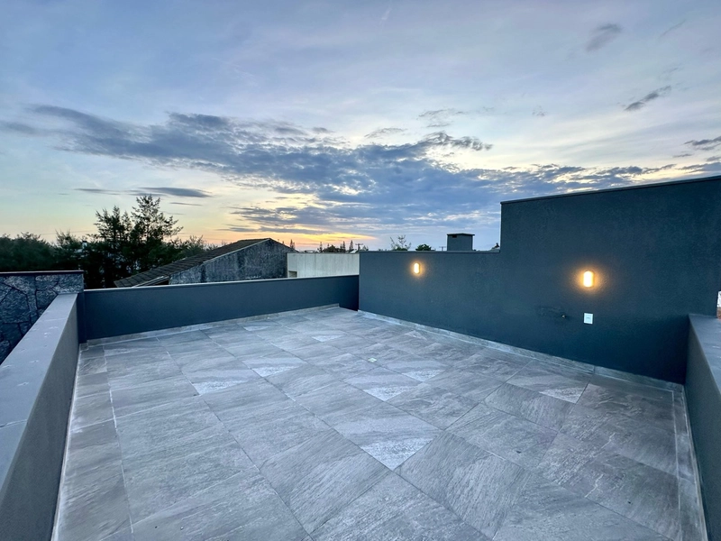 CASA BEIRA-MAR NOVA COM TERRAÇO E VISTA PARA O MAR: 40ª foto da galeria de imagens do imóvel