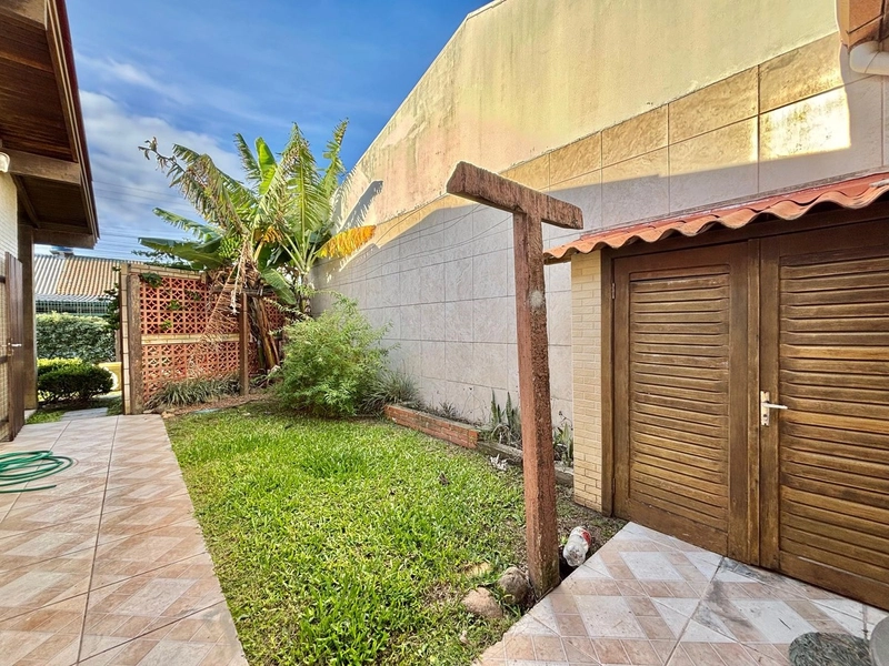 CASA TÉRREA EM ESQUINA NORTE OESTE A TRÊS QUADRAS DO MAR: 14ª foto da galeria de imagens do imóvel