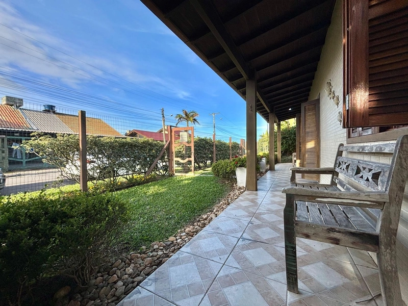 CASA TÉRREA EM ESQUINA NORTE OESTE A TRÊS QUADRAS DO MAR: 12ª foto da galeria de imagens do imóvel