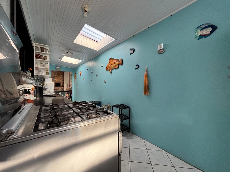 CASA TÉRREA EM ESQUINA NORTE OESTE A TRÊS QUADRAS DO MAR: 16ª foto da galeria de imagens do imóvel