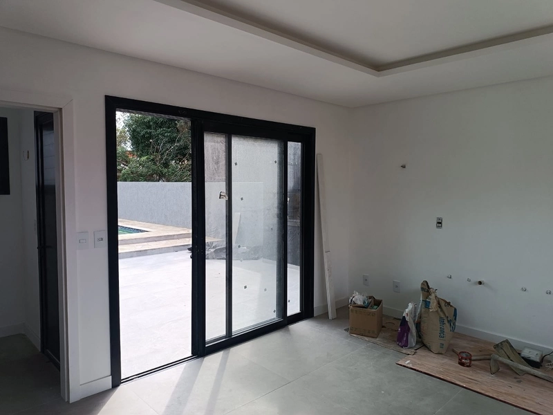 CASA NOVA DE PADRÃO MODERNO COM PISCINA EM LOCALIZAÇÃO NOBRE DO ARAÇÁ: 23ª foto da galeria de imagens do imóvel