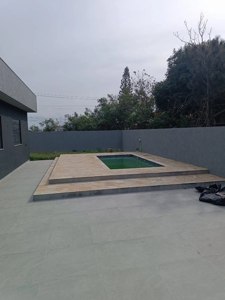 CASA NOVA DE PADRÃO MODERNO COM PISCINA EM LOCALIZAÇÃO NOBRE DO ARAÇÁ: 26ª foto da galeria de imagens do imóvel