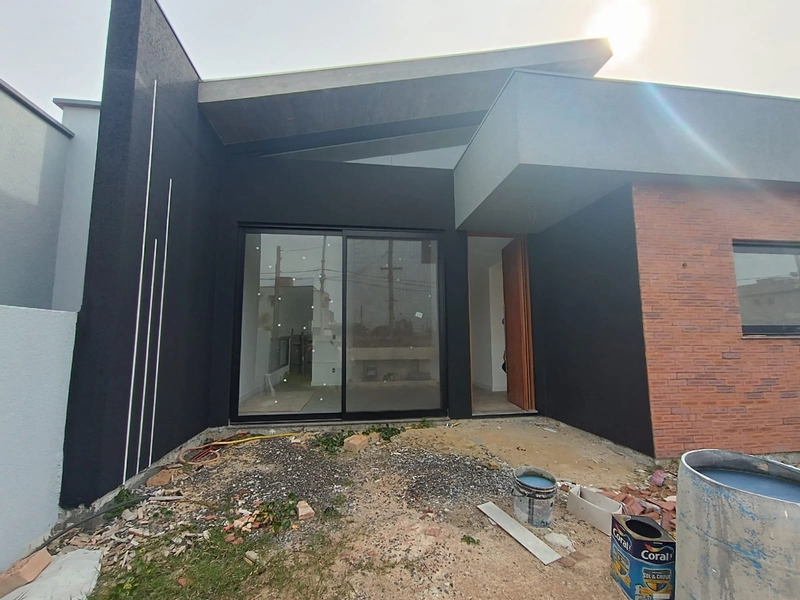 CASA NOVA DE PADRÃO MODERNO COM PISCINA EM LOCALIZAÇÃO NOBRE DO ARAÇÁ