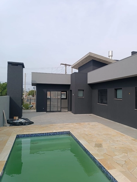 CASA NOVA DE PADRÃO MODERNO COM PISCINA EM LOCALIZAÇÃO NOBRE DO ARAÇÁ: 20ª foto da galeria de imagens do imóvel