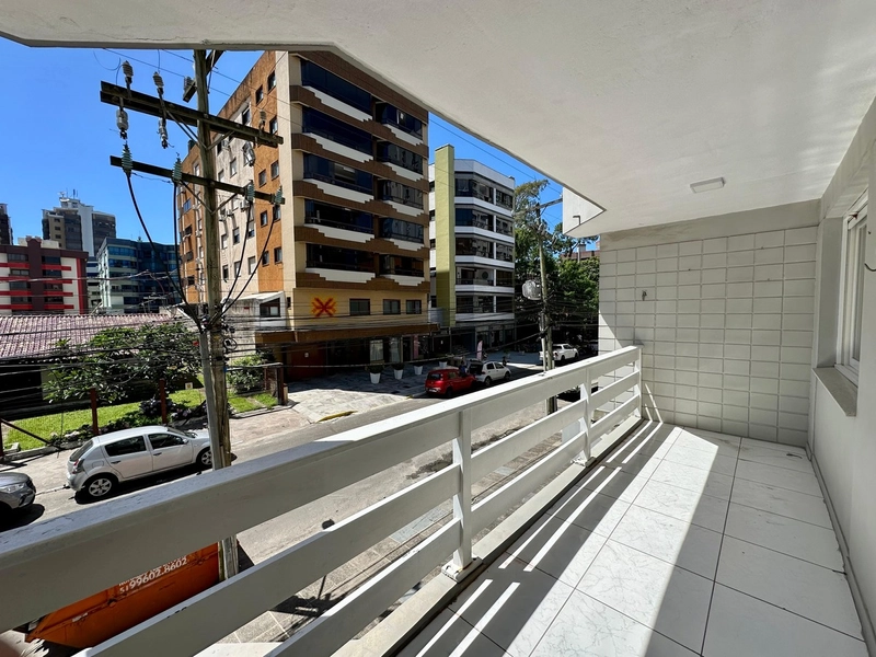 Apartamento de frente no centro da cidade: 2ª foto da galeria de imagens do imóvel