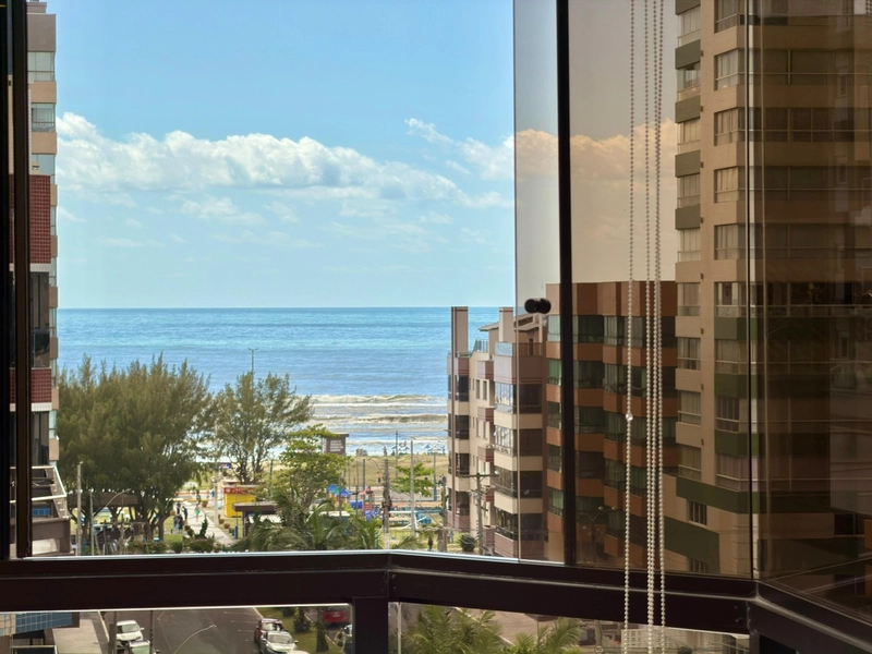 APARTAMENTO EM AVENIDA, COM VISTA PARA O MAR E PLANTA AMPLA