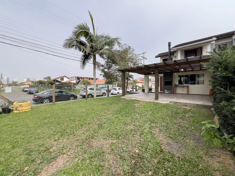 Excelente Sobrado de Esquina a poucos metros da beira mar: 5ª foto da galeria de imagens do imóvel