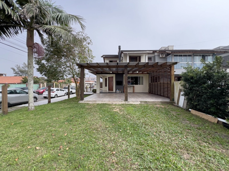 Excelente Sobrado de Esquina a poucos metros da beira mar: 3ª foto da galeria de imagens do imóvel