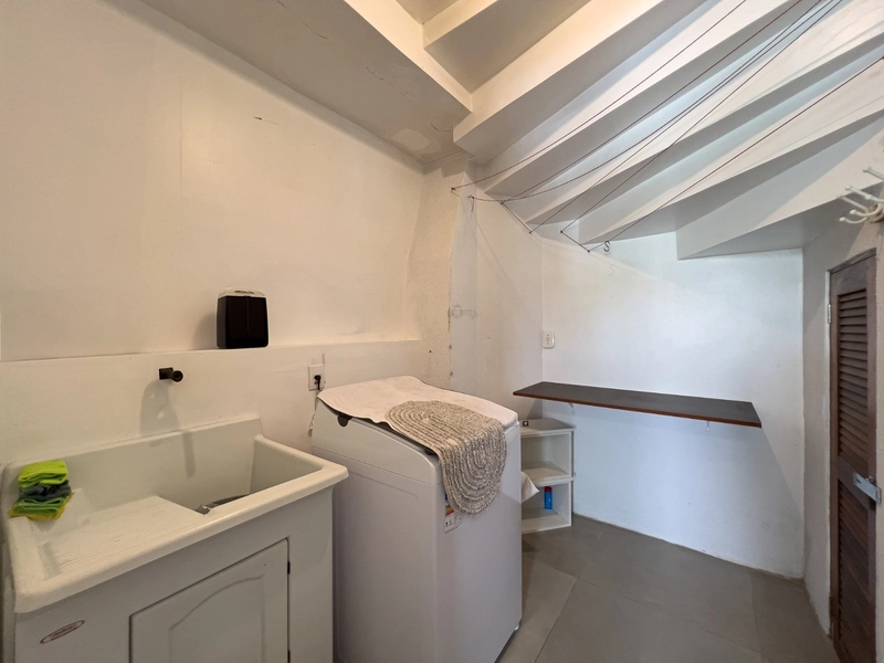 Excelente Sobrado de Esquina a poucos metros da beira mar: 15ª foto da galeria de imagens do imóvel