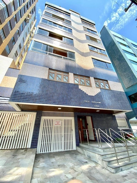 Apartamento junto a Praça do Farol: 1ª foto da galeria de imagens do imóvel