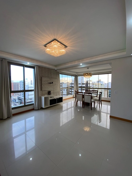 APARTAMENTO AMPLO MOBILIADO COM VISTA PARA O MAR E ÓTIMA POSIÇÃO SOLAR: 3ª foto da galeria de imagens do imóvel