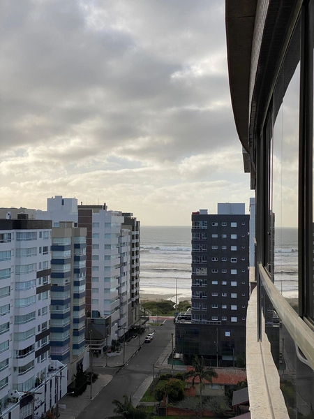 APARTAMENTO AMPLO MOBILIADO COM VISTA PARA O MAR E ÓTIMA POSIÇÃO SOLAR: 2ª foto da galeria de imagens do imóvel