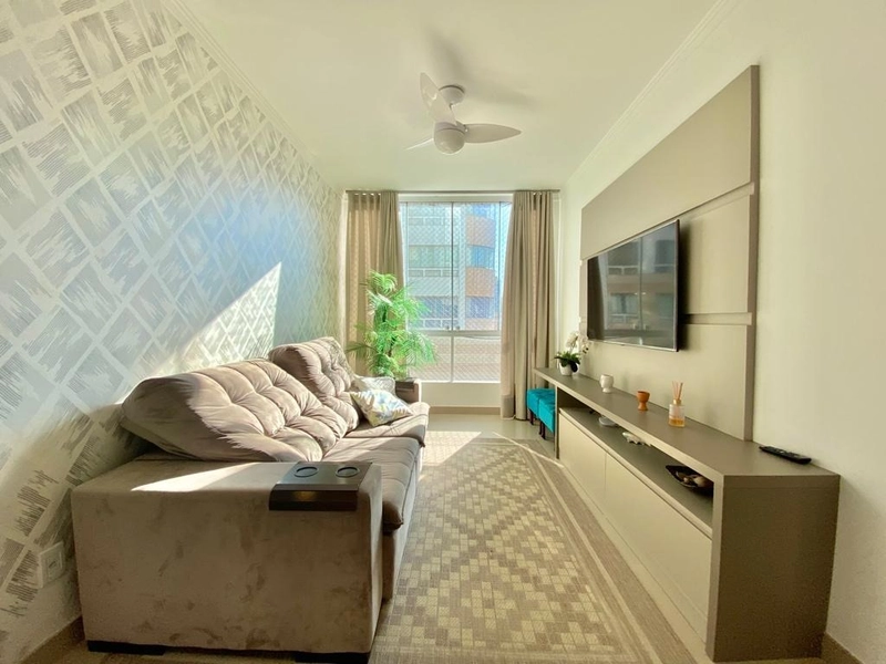 APARTAMENTO ALTO PADRÃO A UMA QUADRA DO MAR: 2ª foto da galeria de imagens do imóvel