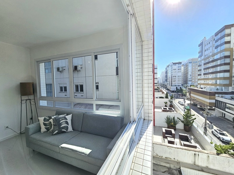 APARTAMENTO MOBILIADO COM SACADA E BOX COBERTO: 2ª foto da galeria de imagens do imóvel