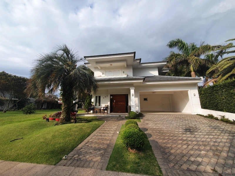 CONDADO DE CAPÃO LINDA CASA JUNTO AREA VERDE VISTA PARA INFRA DE LAZER: 1ª foto da galeria de imagens do imóvel