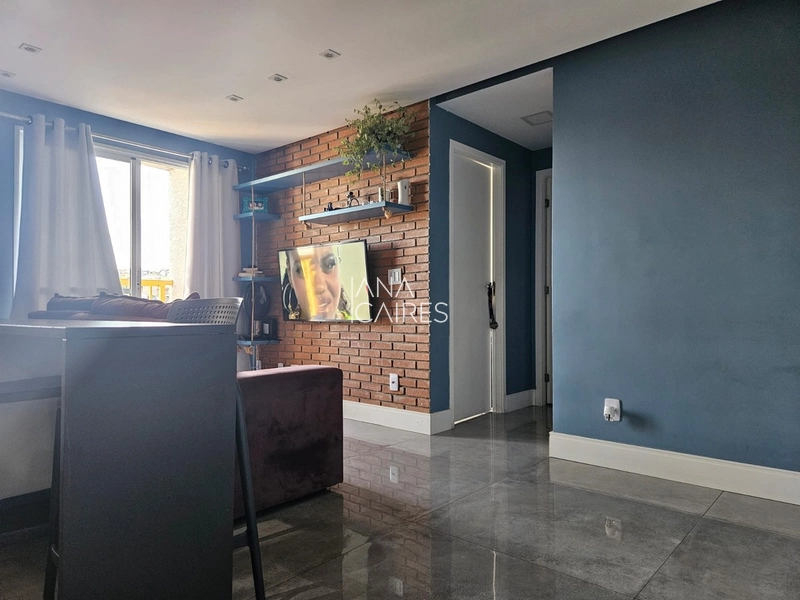 Apartamento com 2 dorms, 1 suíte, varanda, 1 vaga demarcada e depósito: 1ª foto da galeria de imagens do imóvel