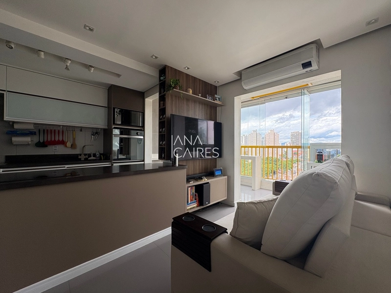 Apartamento na Vila Osasco, 2 dorms, varanda, vaga fixa e depósito