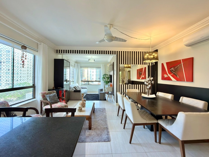 APARTAMENTO À VENDA  Bairro Navegantes, frente praça: 1ª foto da galeria de imagens do imóvel