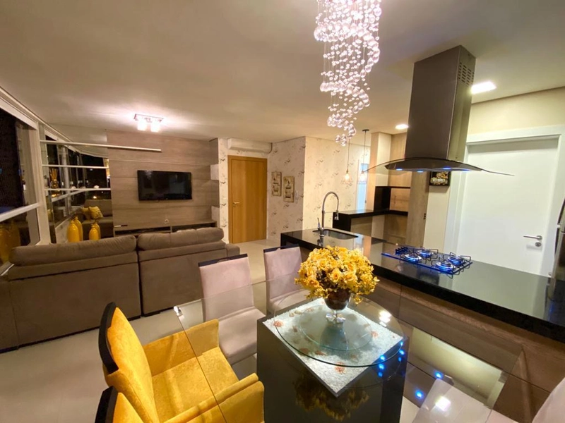 Apto 02 quartos Decorado em 60x na Praça Tiaraju!