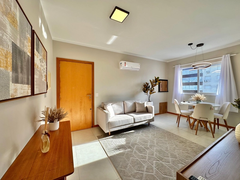 Apartamento de 2 dormitórios finamente mobiliado: 4ª foto da galeria de imagens do imóvel