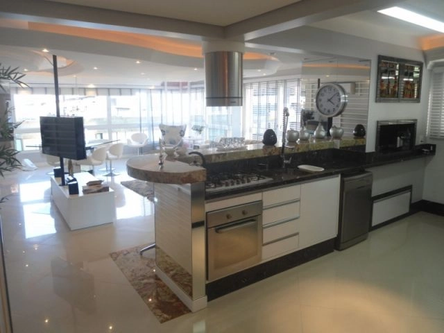 Apartamento diferenciado na praça bassani, são 300m² só de apartamento: 3ª foto da galeria de imagens do imóvel