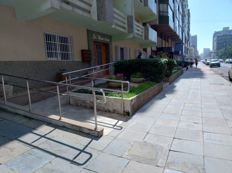 APTO TÉRREO DE FRENTE, CONFORTO, PRATICIDADE E LOCALIZAÇÃO!MOBILIADO!