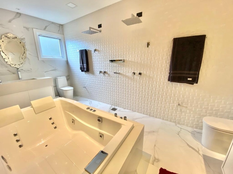 Mansão de esquina, piscina com parede de vidro: 19ª foto da galeria de imagens do imóvel
