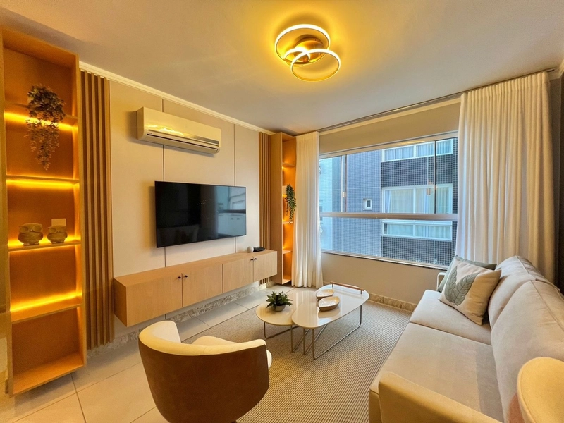 NAVEGANTES, MOBLIADO E DECORADO, AMPLO APTO, EDIFÍCIO ALTO PADRÃO!: 2ª foto da galeria de imagens do imóvel