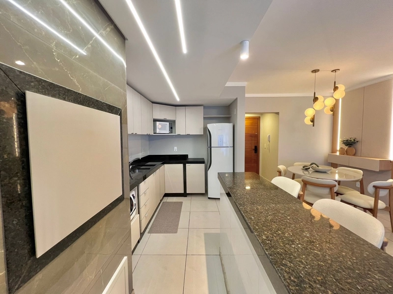 NAVEGANTES, MOBLIADO E DECORADO, AMPLO APTO, EDIFÍCIO ALTO PADRÃO!: 3ª foto da galeria de imagens do imóvel