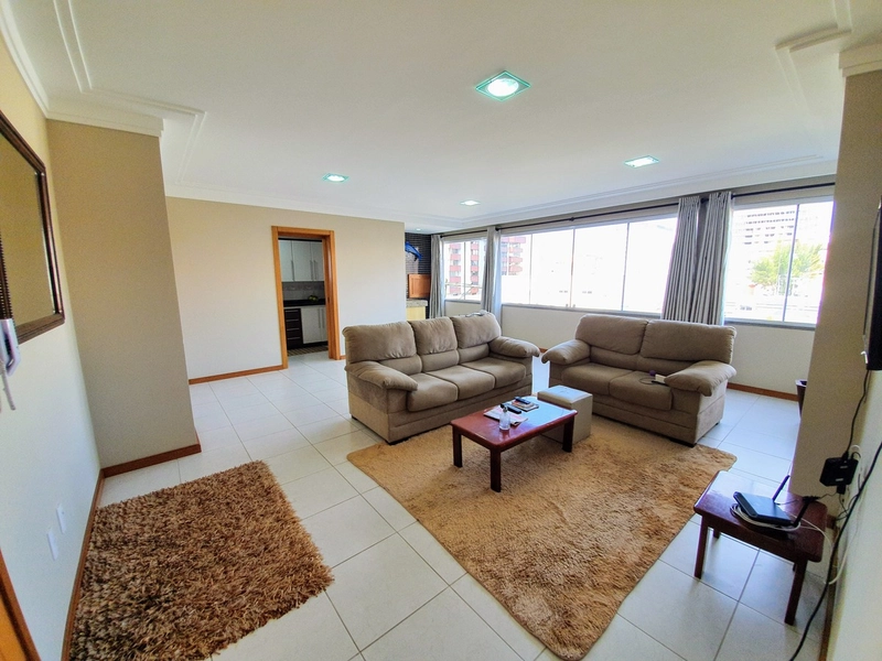 Amplo apartamento de 03 dormitórios c/ terraço.