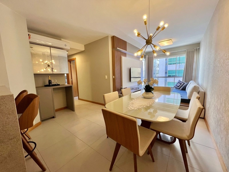 APARTAMENTO DE FRENTE, MOBILIADO E DECORADO! SACADA DE FRENTE!: 1ª foto da galeria de imagens do imóvel