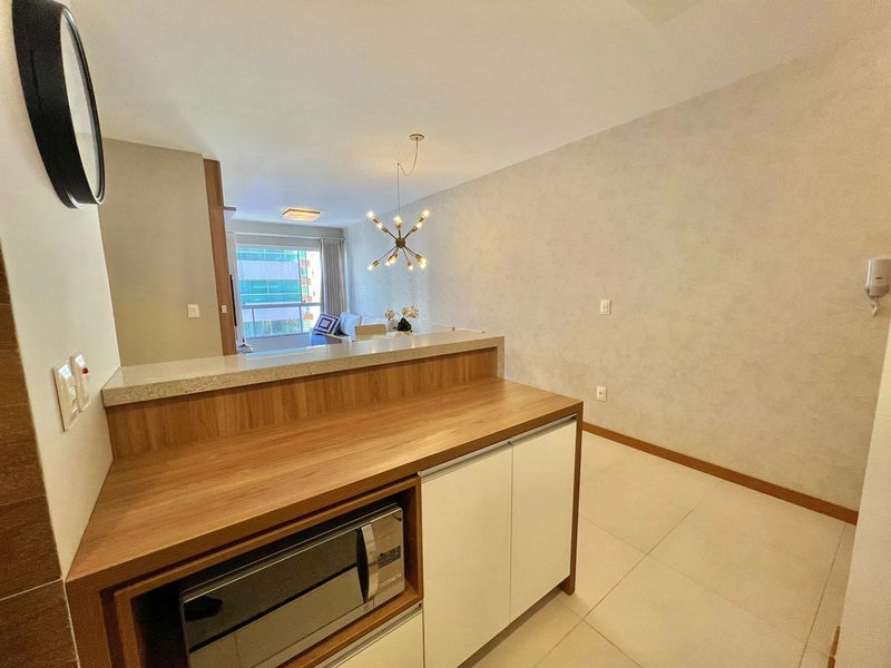 APARTAMENTO DE FRENTE, MOBILIADO E DECORADO! SACADA DE FRENTE!: 7ª foto da galeria de imagens do imóvel