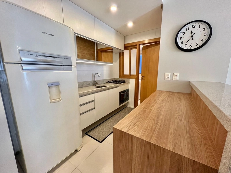 APARTAMENTO DE FRENTE, MOBILIADO E DECORADO! SACADA DE FRENTE!: 3ª foto da galeria de imagens do imóvel