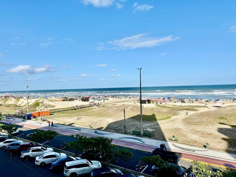UM CLÁSSICO À BEIRA-MAR - COM ESPAÇO E VISTA ETERNA PARA O MAR: 1ª foto da galeria de imagens do imóvel