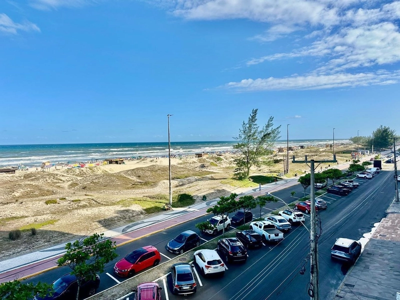UM CLÁSSICO À BEIRA-MAR - COM ESPAÇO E VISTA ETERNA PARA O MAR: 2ª foto da galeria de imagens do imóvel