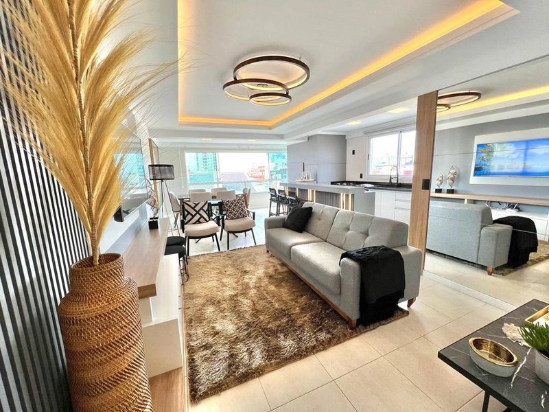 APARTAMENTO COM VISTA PARA O MAR E ORIENTAÇÃO LESTE SUL