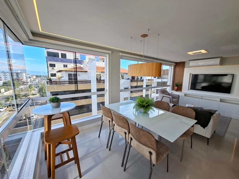JUNTO A AVENIDA E PRAÇAS!ALTO PADRÃO! FINAMENTE MOBILIADO E DECORADO!