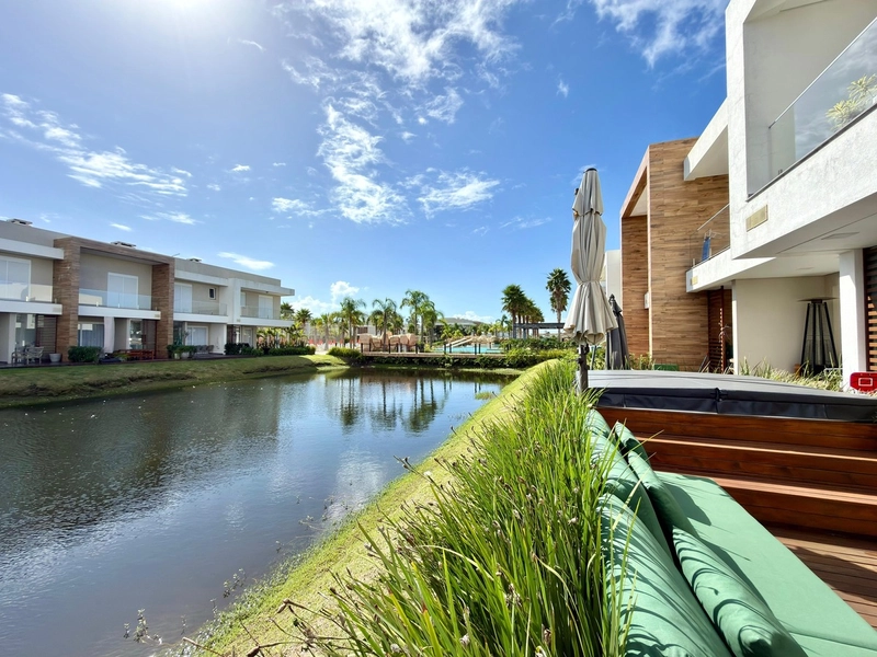 Sobrado de esquina, beira lago, junto ao clube.: 12ª foto da galeria de imagens do imóvel