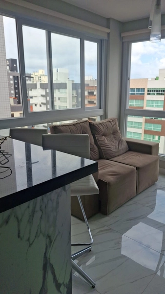 OPORTUNIDADE IMPERDÍVEL. 02 SUÍTES MOBILIADO E DECORADO JUNTO A PRAÇA