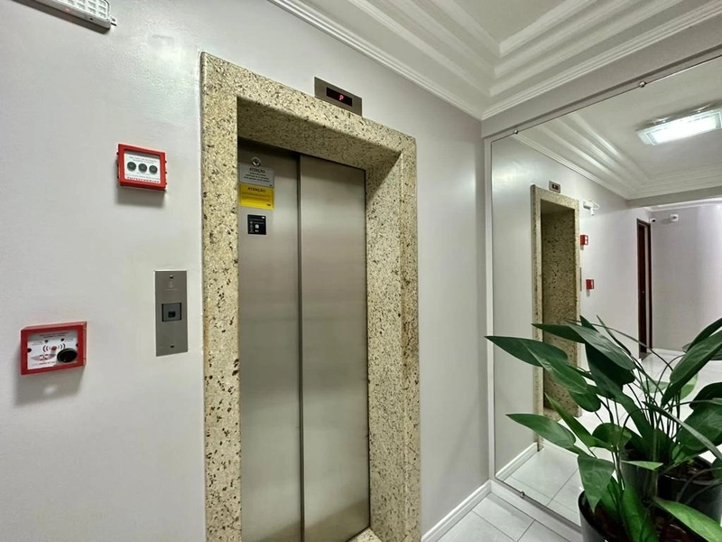 APARTAMENTO SACADA DE FRENTE NO CENTRO! JUNTO A PRAÇA DO MINI GOLF: 3ª foto da galeria de imagens do imóvel