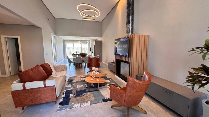 CASA NO CAPÃO ILHAS COM PÉ-DIREITO DUPLO, INTEGRAÇÃO TOTAL E ÁREA EXTE