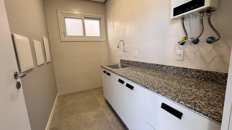 CASA NO CAPÃO ILHAS COM PÉ-DIREITO DUPLO, INTEGRAÇÃO TOTAL E ÁREA EXTE: 6ª foto da galeria de imagens do imóvel