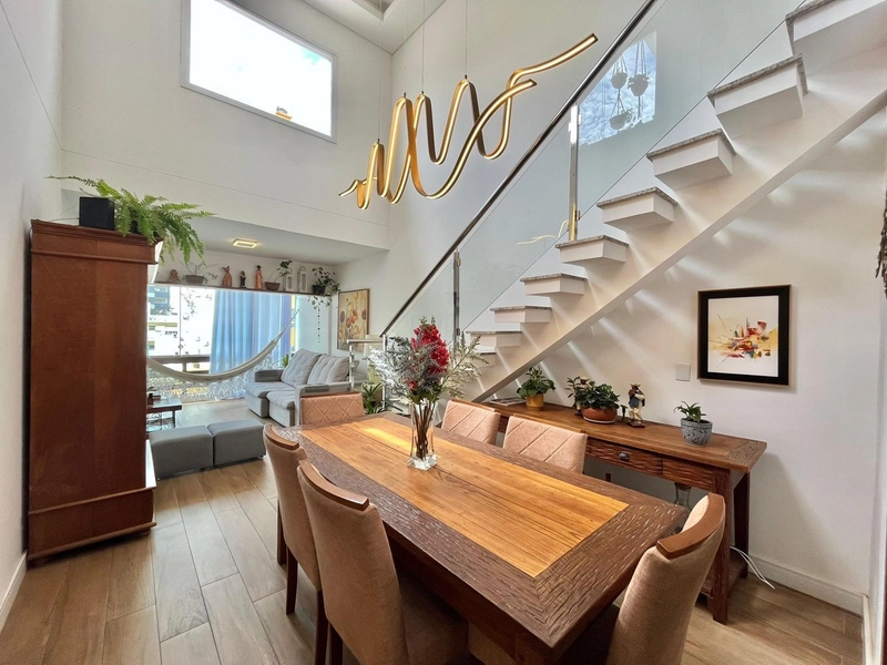 No Centro, Cobertura, mobiliada e decorada! 2 vagas