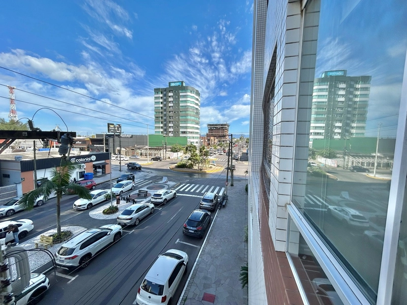 De frente para avenida, com vista para o mar e serra.: 9ª foto da galeria de imagens do imóvel